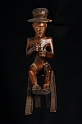Statue de chef assis a chapeau - Chokwe - Angola 184